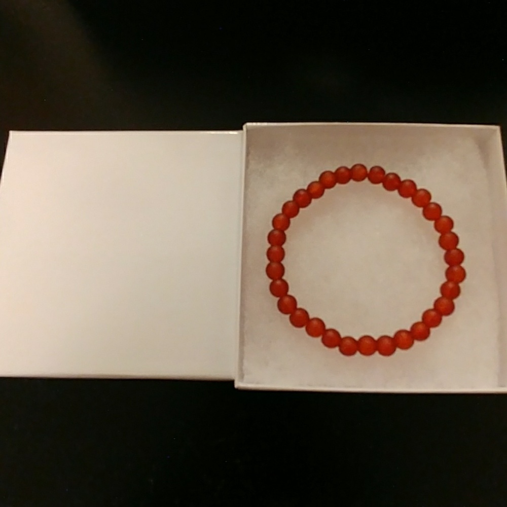 🔥CLEARANCE! Strawberry Matte Crystal Bracelet - Picture 7 of 8